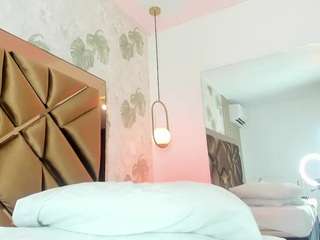 Alexa-Lynx live webcam show