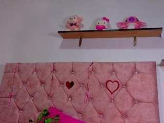 thianaahorny live cam profile