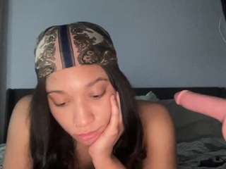 Live webcam model aliyahluv on Soda Cams