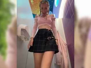 lily-badcuite11 Live Webcam on CamSoda