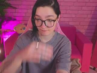 lindasweetiest's CamSoda show and profile