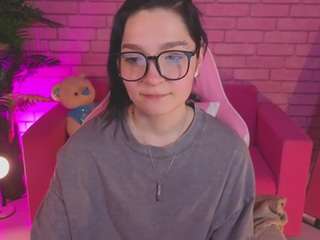 lindasweetiest's CamSoda show and profile