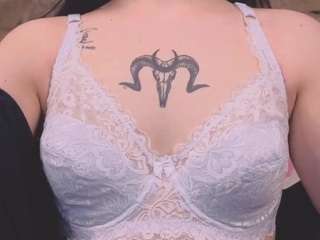 lindasweetiest's CamSoda show and profile