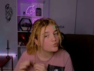 miss-toxic69's CamSoda show and profile