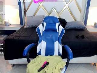 chloe-prg's CamSoda show and profile