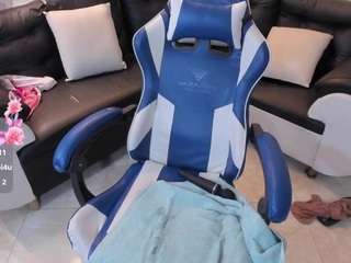 chloe-prg's live room