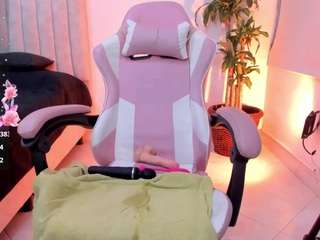 Live cam show with chloe-prg