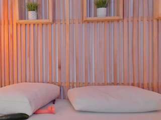 eve-west's CamSoda show and profile