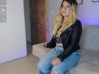 sweetbellavalery Live Webcam on CamSoda