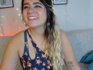 Model ini sedang live sekarang. sweetbellavalery