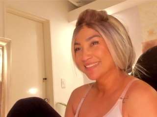 aishathornee Live Webcam on CamSoda