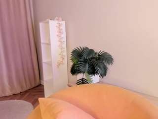 alainewoernle Live Webcam on CamSoda