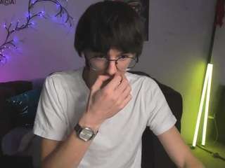 caleb-lichi webcam model