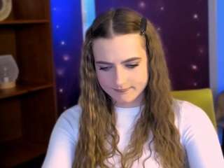 elara-doll's CamSoda show and profile