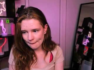 elara-doll Live Webcam on CamSoda