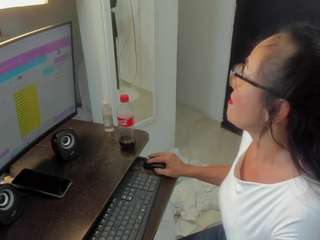 yulitza1025 Live Webcam on CamSoda