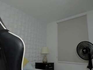 yulitza1025 Live Webcam on CamSoda