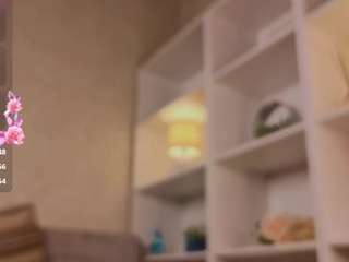 ewaheye's CamSoda show and profile