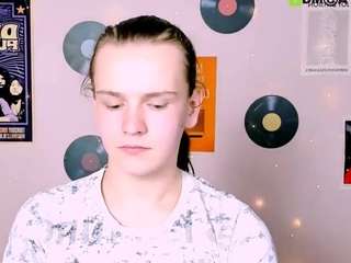 leo-void's CamSoda show and profile