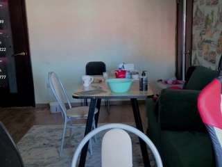 Leylla13 live cam on CamSoda