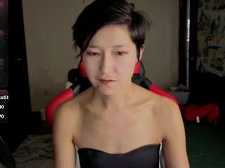 Leylla13 live cam