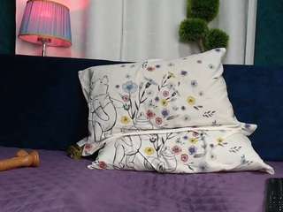 sluttylynn Live Webcam on CamSoda