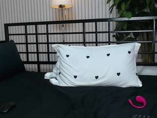 sluttylynn live cam profile