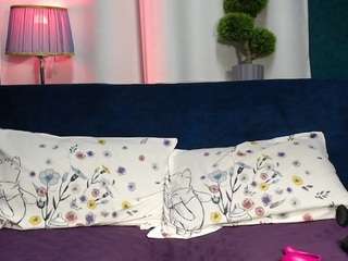 sluttylynn's CamSoda show and profile