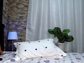 sluttylynn's CamSoda show and profile