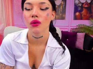 Live webcam model yasminwild on Soda Cams