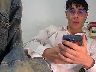 22militoverus22 webcam model