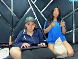 alyssaandnoah Live Webcam on CamSoda