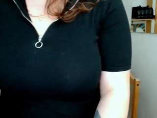 leilabeayte24's CamSoda show and profile