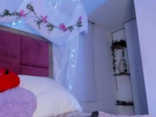 lia-thompsom Live Webcam on CamSoda