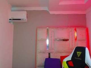 little-bubuu's CamSoda show and profile