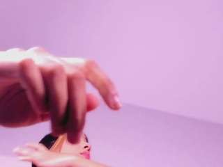 このモデルは現在ライブ中です。 megan-mayers