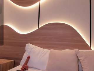 mia-collins96 Live Webcam on CamSoda