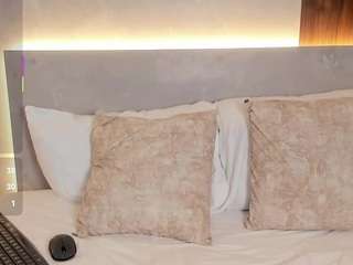 mia-collins96 webcam