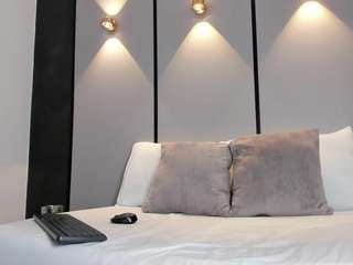 mia-collins96's CamSoda show and profile