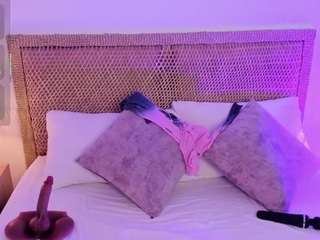 mia-collins live cam preview