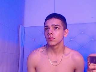 noah-and-kim69 Live Webcam on CamSoda