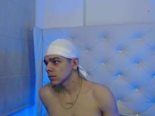 noah-and-kim69 Live Webcam on CamSoda