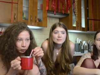 caramell-radiant Live Webcam on CamSoda