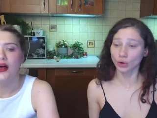 Live webcam model hot-caramells on Soda Cams