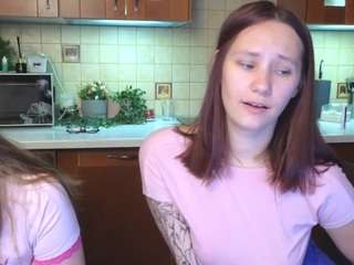 Live webcam model hot-caramells on Soda Cams