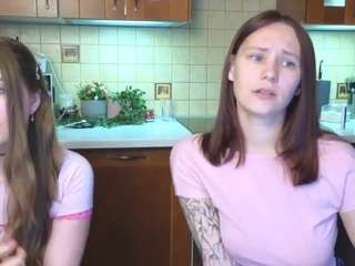 Live webcam model hot-caramells on Soda Cams