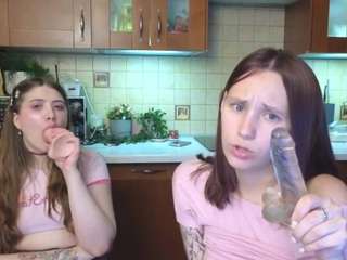 Live webcam model hot-caramells on Soda Cams