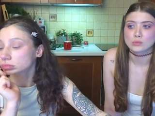 Live webcam model hot-caramells on Soda Cams