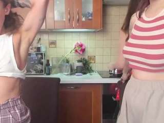 이 모델은 현재 라이브 중입니다. hot-caramells