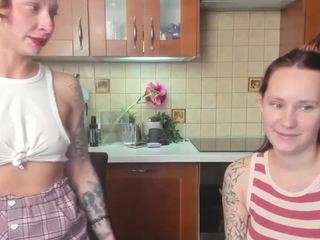 le modèle hot-caramells est en webcam porno dans un show sur le site camsoda, il possède les tags suivants: anal,athletic,tattoos,striptease,skinny,orgasm,normal,no smoking,no drinking,nipple piercings,full nudity,fingering,feet,doggy style,dildo,deepthroat,cum,blue eyes,blowjob,brown hair
